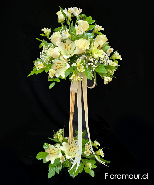 Topyard decorativo. Arreglo floral de dos pisos, centro de mesa para fiestas, altares o recintos ceremoniales Puede ordenarse doble para decoraci&oacute;n floral y eventos. (1m alt. aprox.)